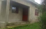 Vente parcelle avec une maison des deux chambres salon cuisine à mont ngafula Quartier musangu 